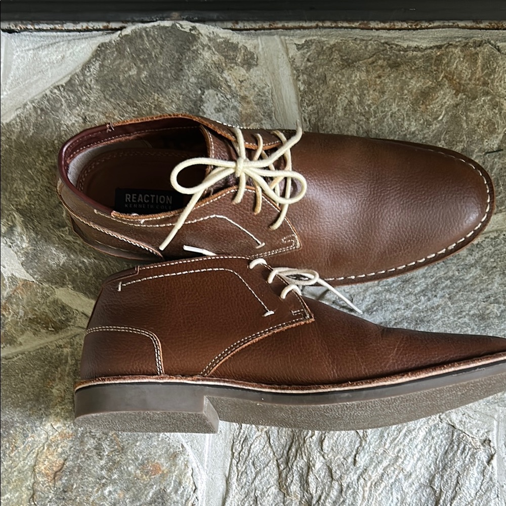 Reaction Kenneth Cole Brown Chukka Boots with Minimalist Design
